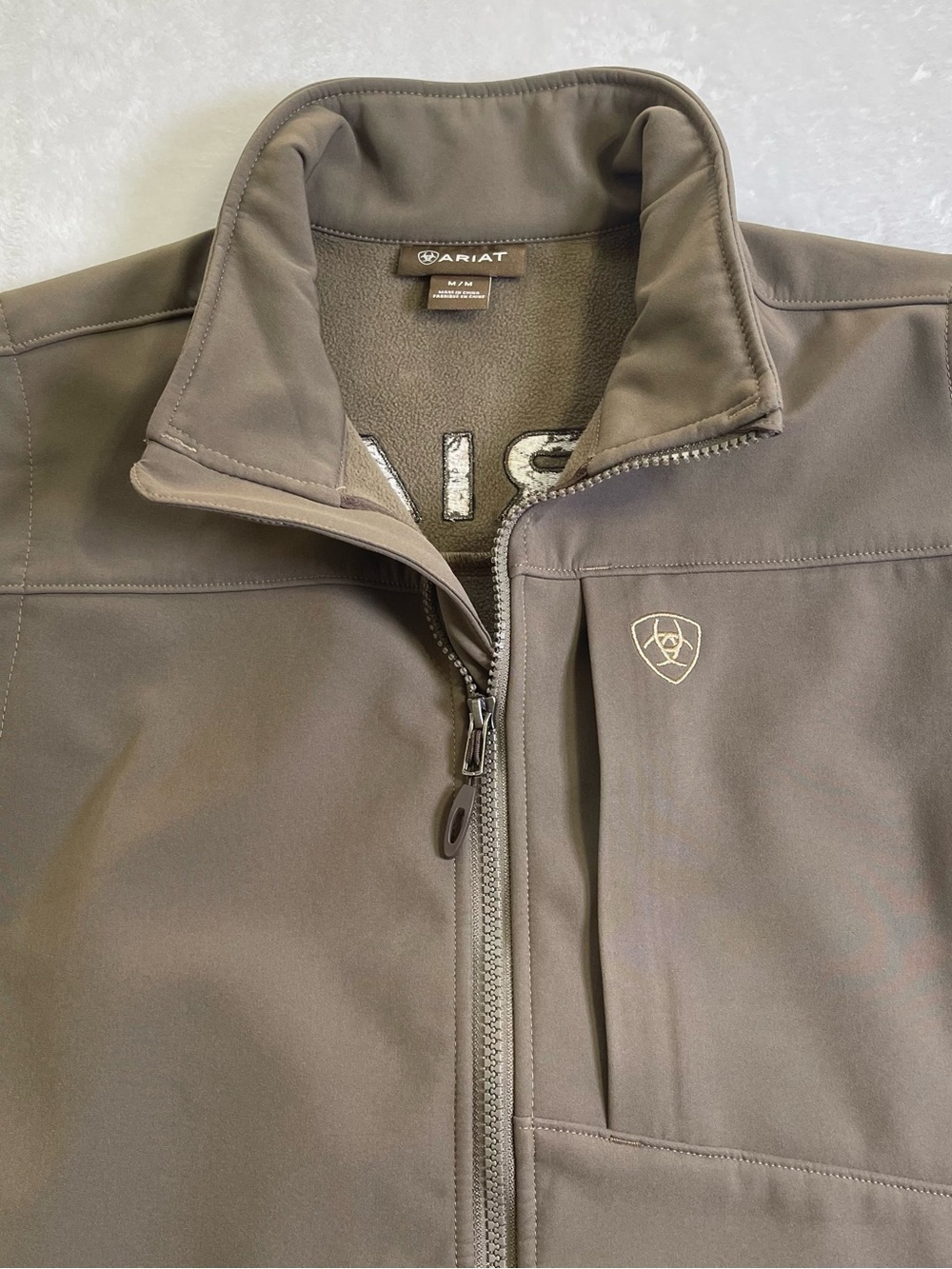 Ariat Mens Medium Brown Softshell Vest Camouflage Logo Full Zip Wind Protection